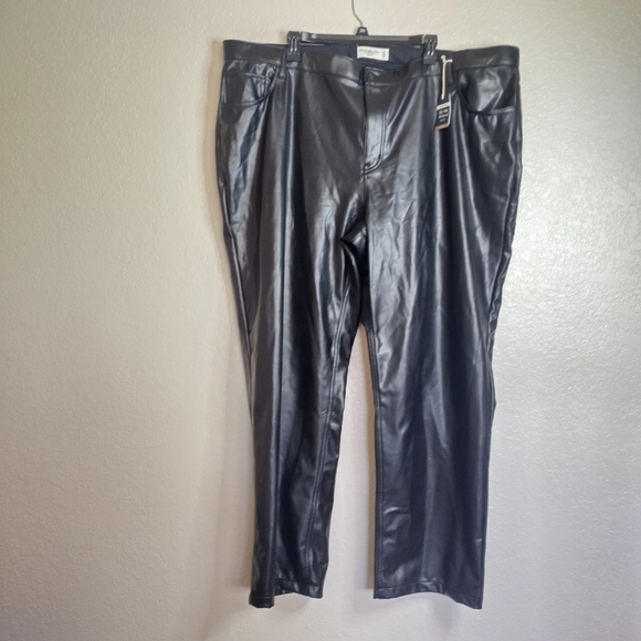 NWT Abercrombie & Fitch Vegan Leather 90s Relaxed straight Pant sz 24W - Picture 2 of 10